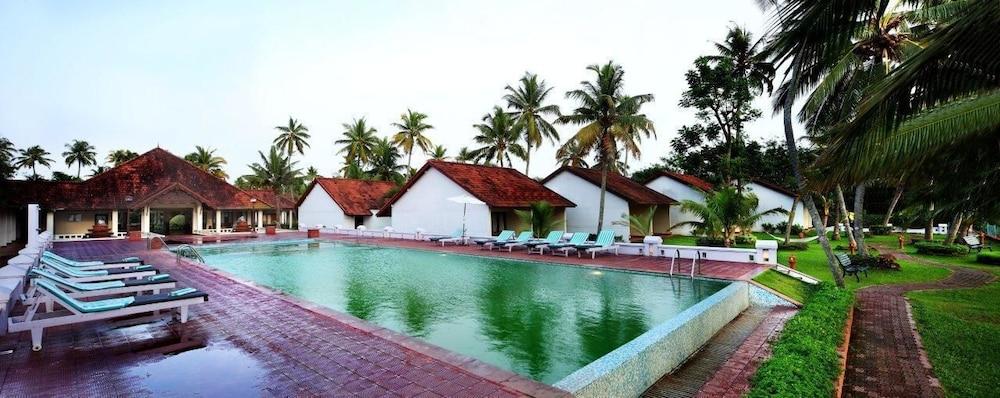 Hotel Abad Whispering Palms Kumarakom Exterior foto