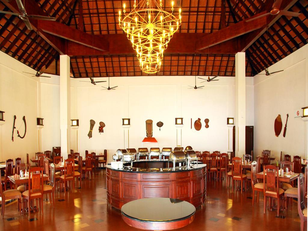 Hotel Abad Whispering Palms Kumarakom Exterior foto