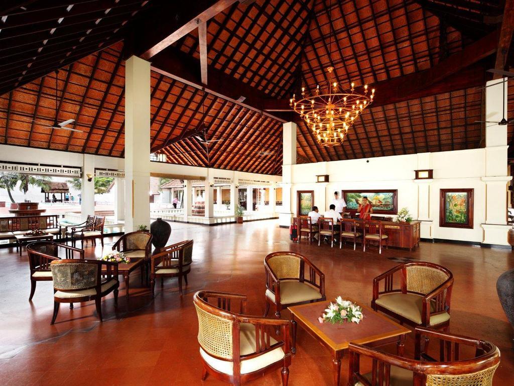 Hotel Abad Whispering Palms Kumarakom Exterior foto