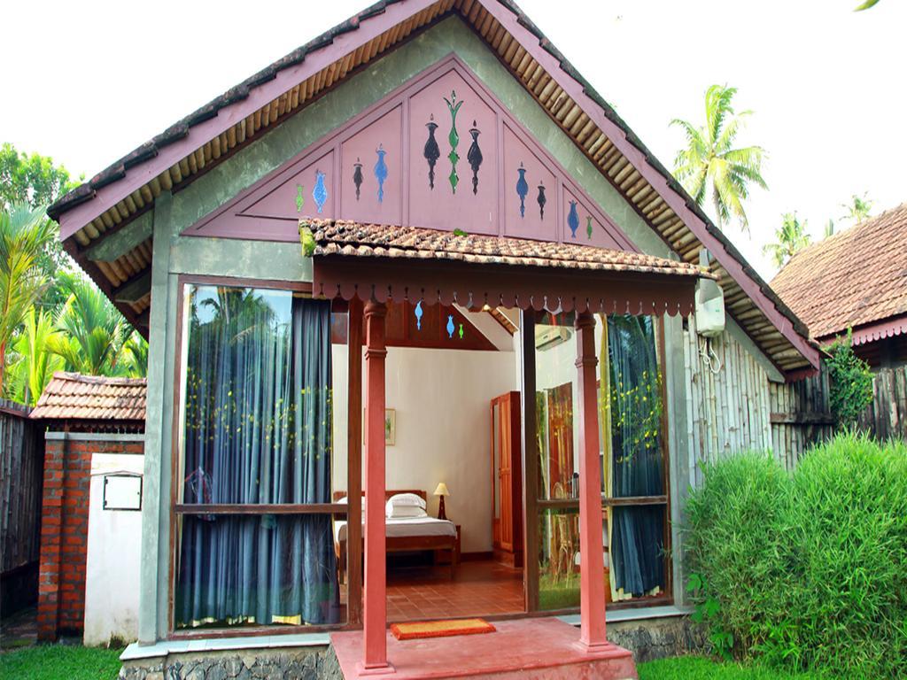 Hotel Abad Whispering Palms Kumarakom Exterior foto