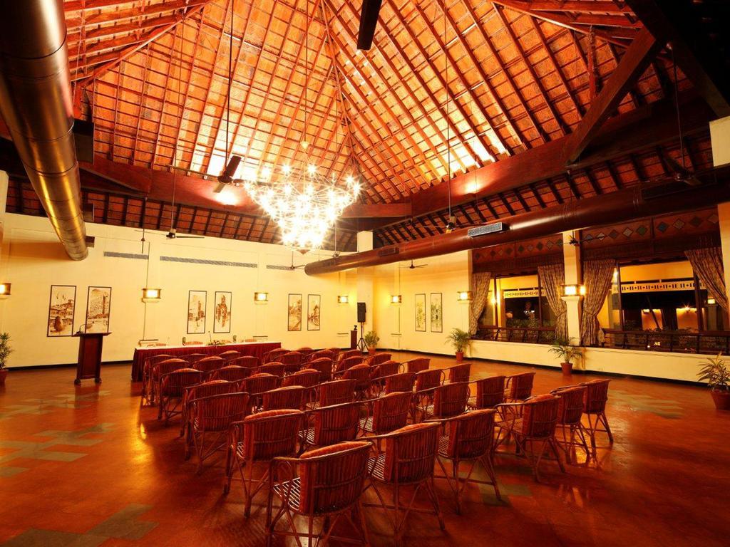 Hotel Abad Whispering Palms Kumarakom Exterior foto