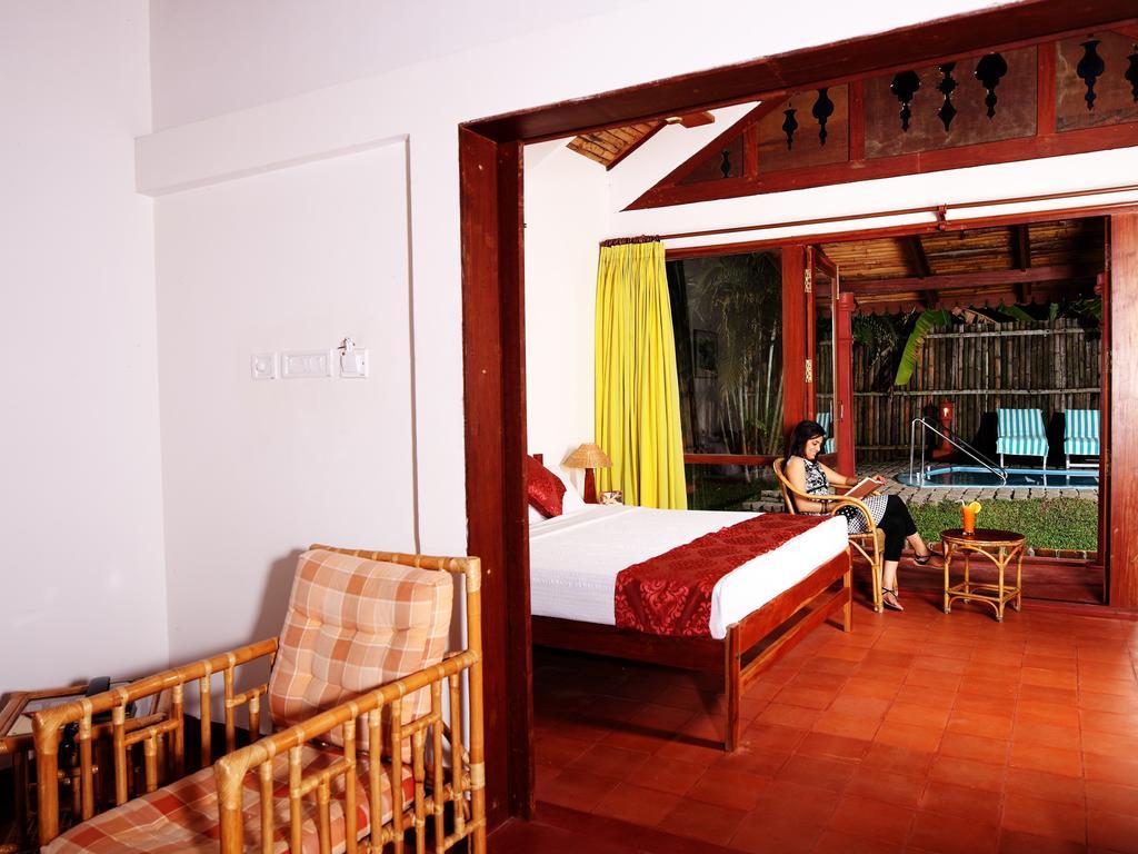 Hotel Abad Whispering Palms Kumarakom Exterior foto