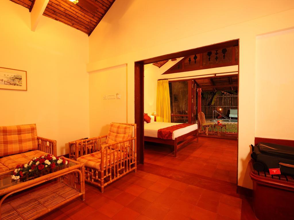 Hotel Abad Whispering Palms Kumarakom Exterior foto
