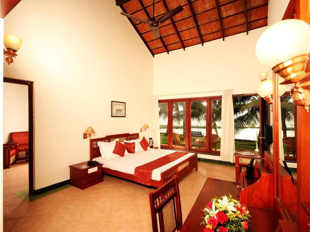 Hotel Abad Whispering Palms Kumarakom Exterior foto