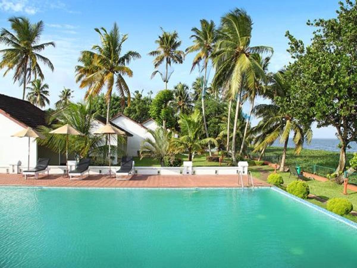 Hotel Abad Whispering Palms Kumarakom Exterior foto