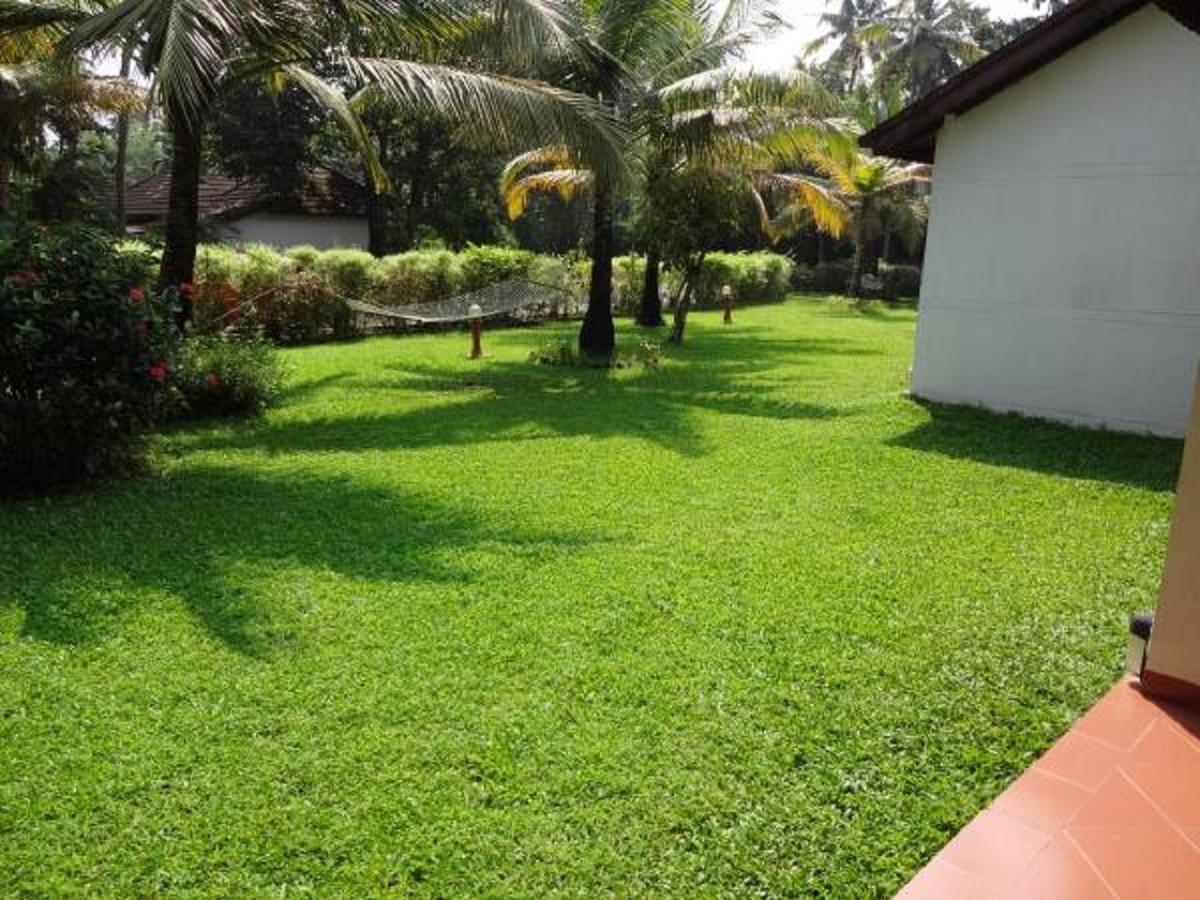 Hotel Abad Whispering Palms Kumarakom Exterior foto